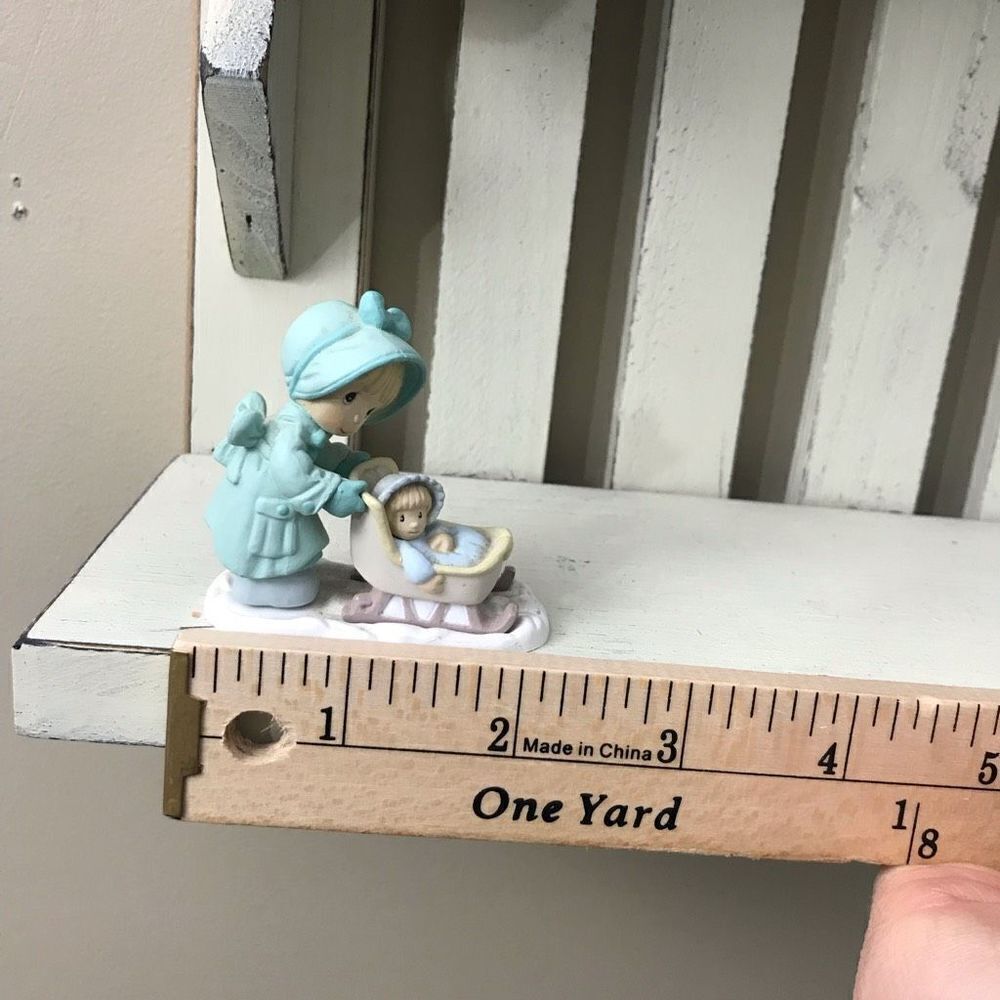 1989 Precious Moments Calendar Girls January Figurine Doll Miniature Figurine Re - Picture 6 of 12